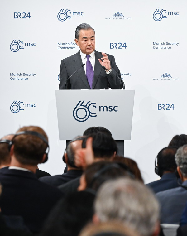 王毅：中國(guó)堅定做動蕩世界中的穩定力量